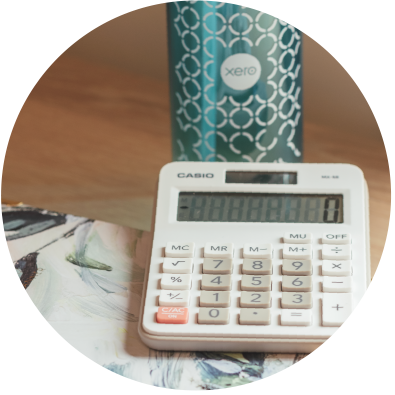calculator-circular-image Image of a calculator
